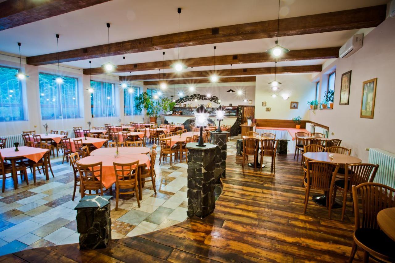 Horsky Hotel Podjavornik Papradno Eksteriør bilde