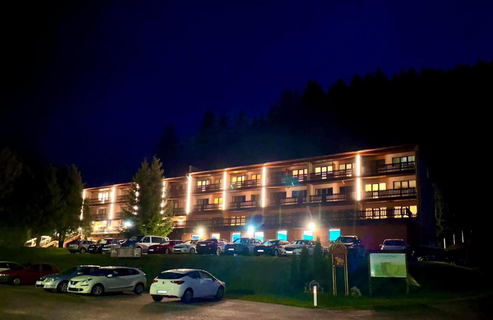 Horsky Hotel Podjavornik Papradno Eksteriør bilde